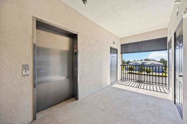 1020 Tidewater Shores Loop in Bradenton, FL - Building Photo - Building Photo