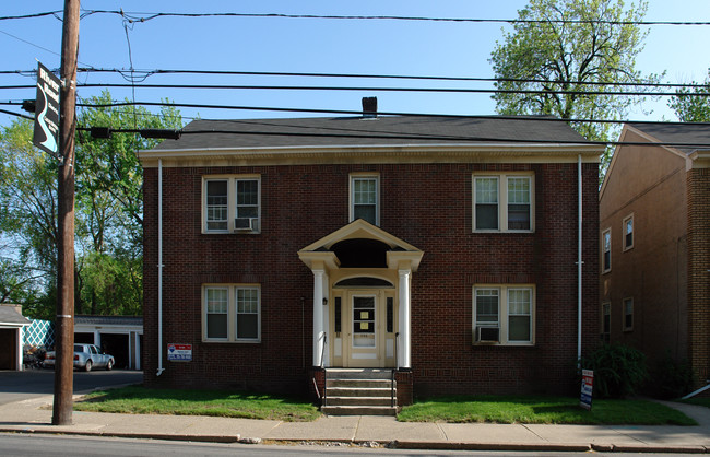 446 Wagaraw Rd in Fair Lawn, NJ - Building Photo - Building Photo