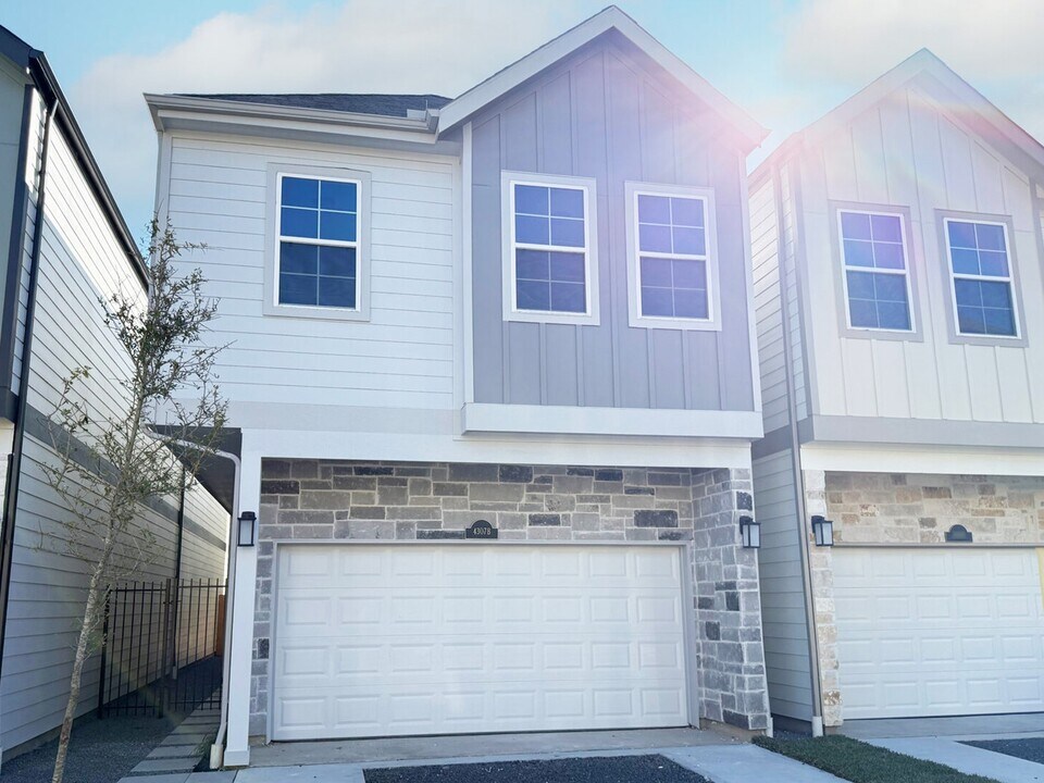 4307 Dickson St in Houston, TX - Building Photo