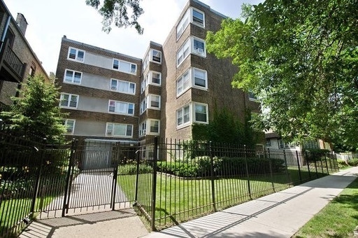 7710 N Sheridan Rd in Chicago, IL - Building Photo