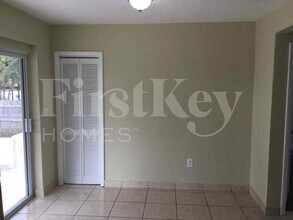 18000 NW 6th Ct in Miami, FL - Building Photo - Building Photo