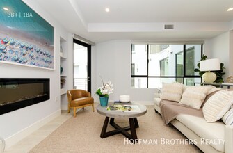 5955 Saturn St in Los Angeles, CA - Foto de edificio - Building Photo