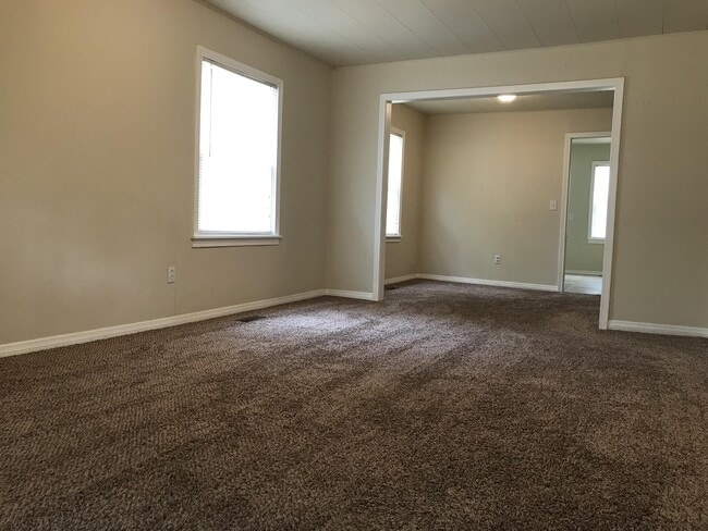 1221 N Louisa Ave in Shawnee, OK - Building Photo - Building Photo