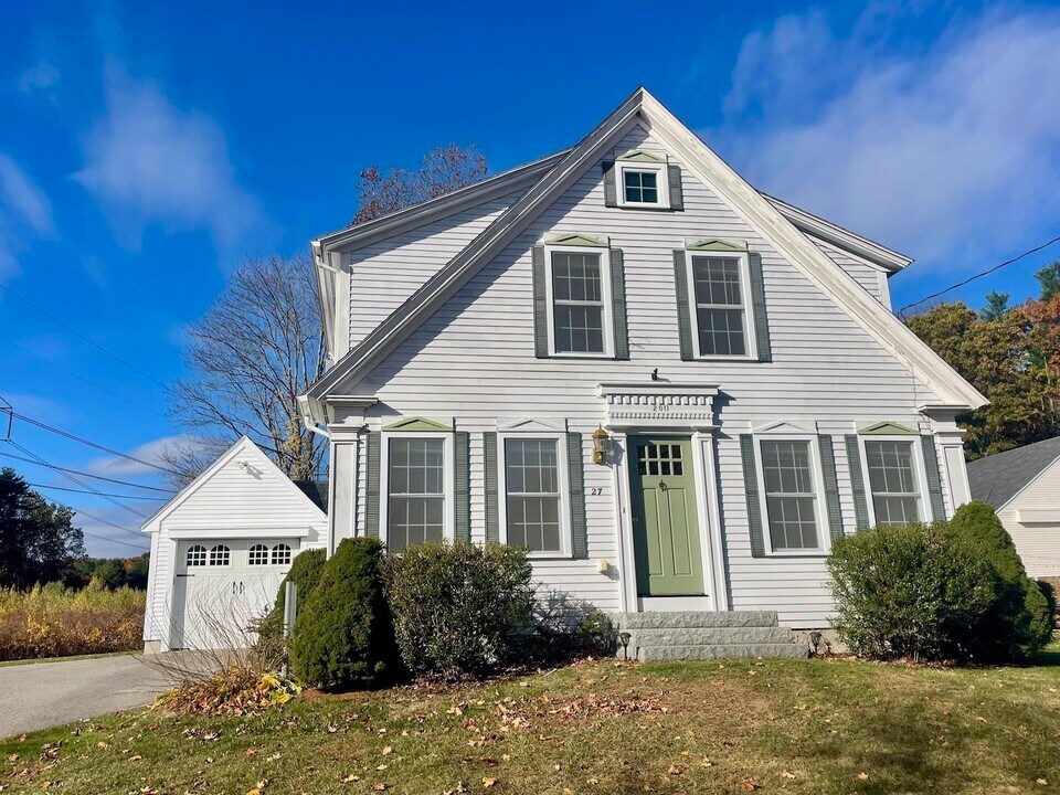 27 Weare Rd in Seabrook, NH - Building Photo