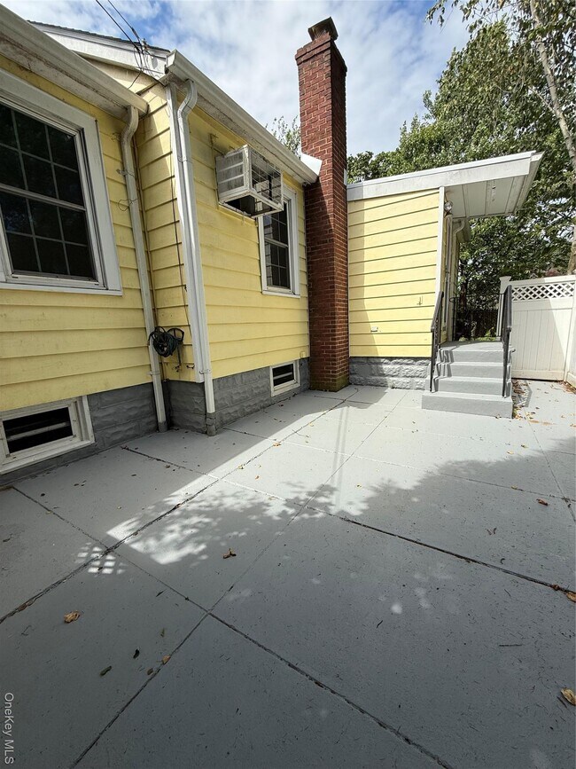 2542 Central Ave in Baldwin, NY - Building Photo - Building Photo