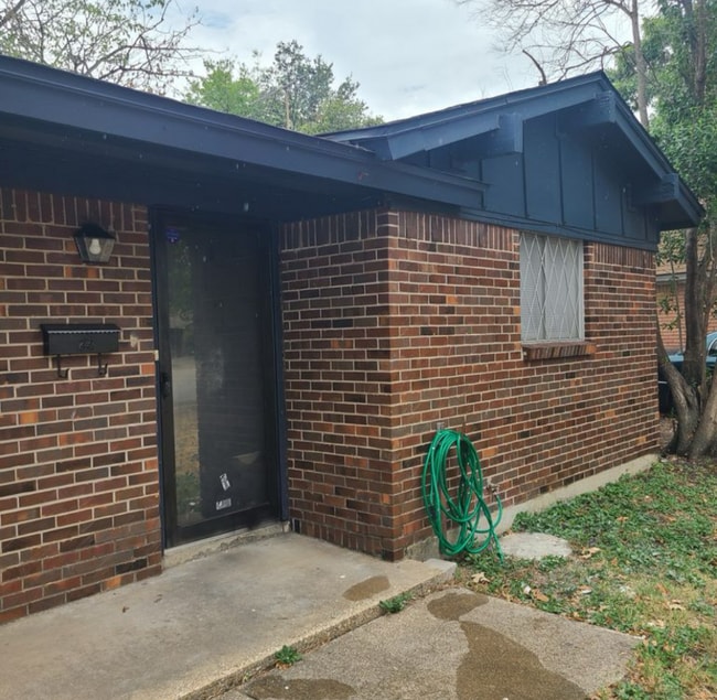 5805 McCart Ave in Fort Worth, TX - Building Photo - Building Photo