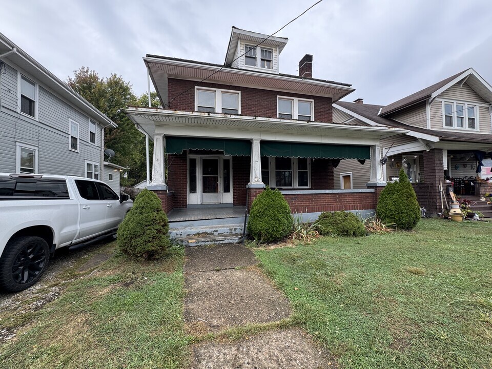 459 N Main St in Washington, PA - Building Photo