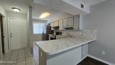2104 Dunes Way Dr W in Jacksonville, FL - Building Photo - Building Photo