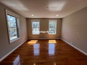 15 Hudson St, Unit 2A in Somerville, MA - Building Photo - Building Photo