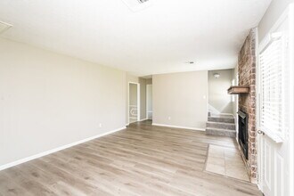 14031 Crosshaven Dr in Houston, TX - Foto de edificio - Building Photo