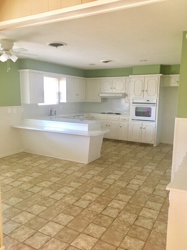 6210 Kenosha Dr in Lubbock, TX - Foto de edificio - Building Photo