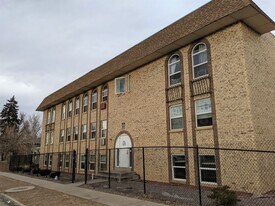 1600 Clinton St in Aurora, CO - Building Photo