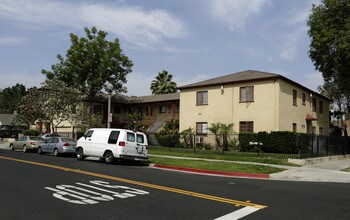 Victory Apartments in Riverside, CA - Foto de edificio - Building Photo