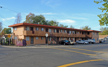 Las Palmas Apartments in Sacramento, CA - Building Photo - Building Photo