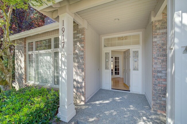1917 222nd Ave NE in Sammamish, WA - Building Photo - Building Photo