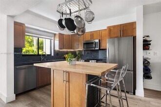 2287 NE 122nd St in North Miami, FL - Building Photo - Building Photo