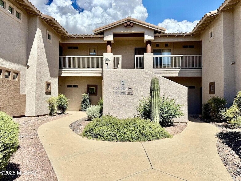 655 W Vistoso Highlands Dr, Unit 104 in Oro Valley, AZ - Building Photo