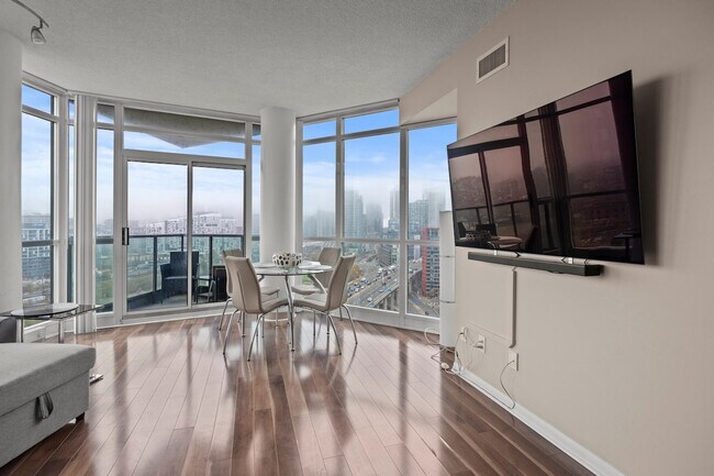 231 Fort York Blvd, Unit SI ID1347382P in Toronto, ON - Building Photo - Building Photo