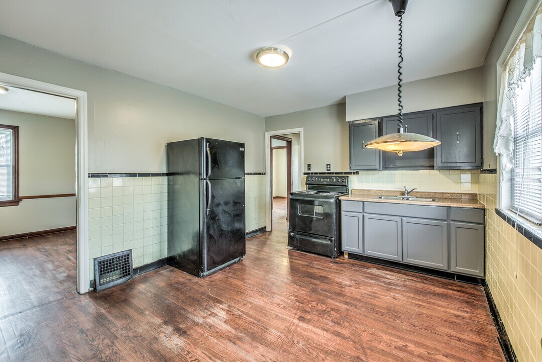 7 St Margaret Ct in Florissant, MO - Building Photo
