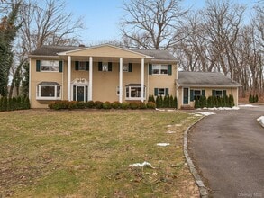 5 Linda Ct in Oyster Bay, NY - Building Photo - Building Photo