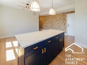 2020 W Montrose Ave, Unit 2C in Chicago, IL - Building Photo - Building Photo