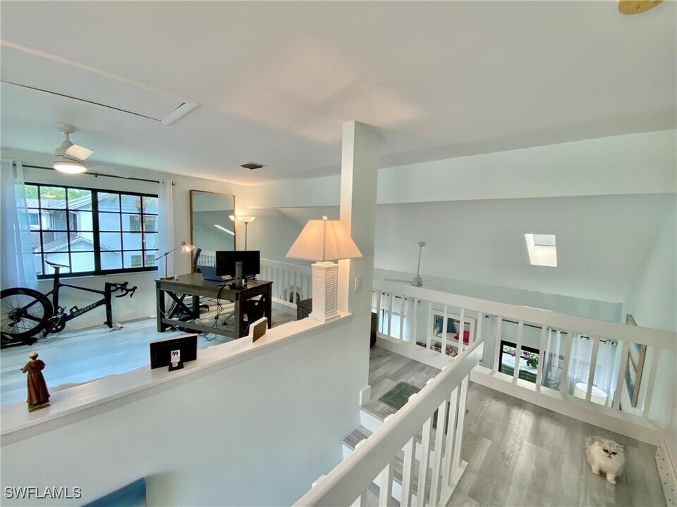 871 Meadowland Dr in Naples, FL - Building Photo