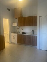 3082 Mary St in Miami, FL - Building Photo - Building Photo