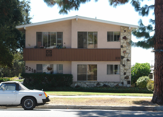 2218 Miravista Ave in Montrose, CA - Foto de edificio - Building Photo