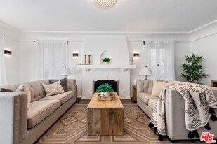 373 S Crescent Heights Blvd in Los Angeles, CA - Building Photo