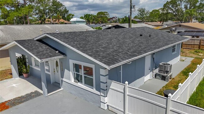 1755 Shore Acres Blvd NE in St. Petersburg, FL - Building Photo - Building Photo