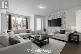 193 Huguenot Rd in Oakville, ON - Building Photo - Building Photo