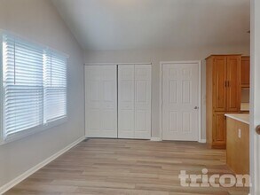 2289 Broadmoor Ln in Columbus, IN - Foto de edificio - Building Photo