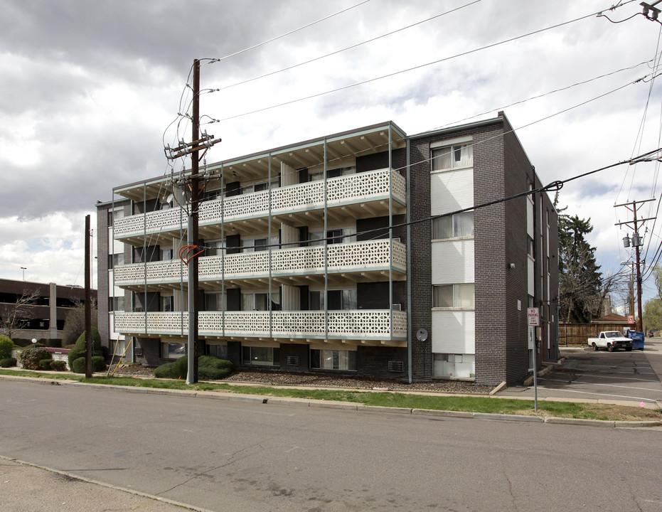 The Dolphin Apartments in Denver, CO - Foto de edificio