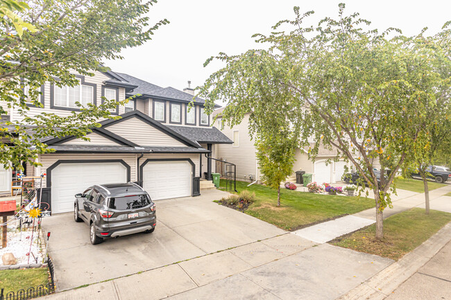 43 Boxwood Bend in Fort Saskatchewan, AB - Building Photo - Primary Photo