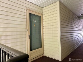 319 Bromley Pl in East Brunswick, NJ - Building Photo - Building Photo