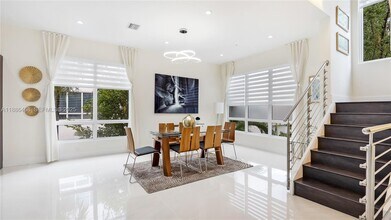 6611 NW 105th Pl in Doral, FL - Building Photo - Building Photo