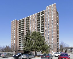 Chateau Janeville in Ottawa, ON - Building Photo