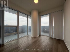 55 Cooper St in Toronto, ON - Building Photo - Building Photo