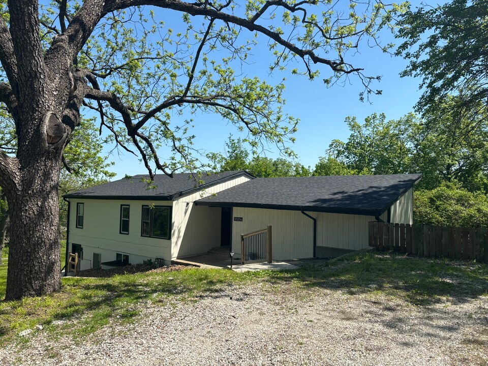 5525 N Bennington Ave, Unit A in Kansas City, MO - Foto de edificio