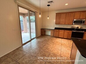 8773 W Flynn Ln in Glendale, AZ - Building Photo - Building Photo