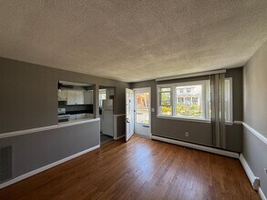 6008 1/2 Burgess Ave in Baltimore, MD - Building Photo - Building Photo