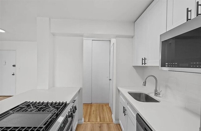 5425 Valles Ave in Bronx, NY - Building Photo - Building Photo