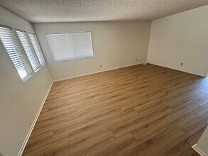 70 Calle Vista-Unit -74 Calle Vista in Camarillo, CA - Building Photo - Building Photo