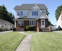 510 Lincoln Ave, Unit Apt B in Hawthorne, NJ - Building Photo