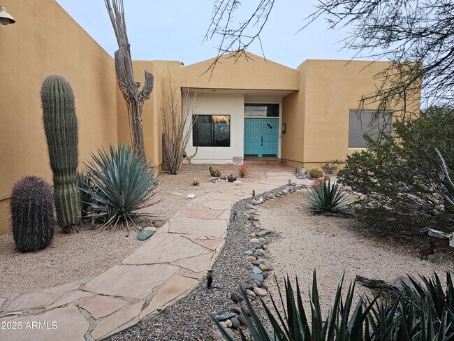 6540 E Maria Dr in Cave Creek, AZ - Foto de edificio - Building Photo