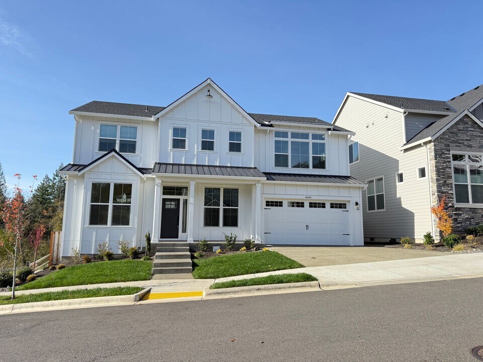 4949 NW Deerhaven Ter in Portland, OR - Building Photo