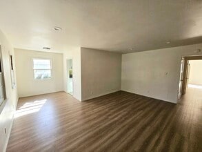 1749 S Carmelina Ave in Los Angeles, CA - Building Photo - Building Photo