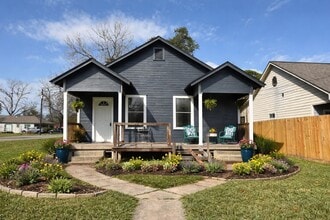 301 E 3rd St in Sweeny, TX - Building Photo - Building Photo