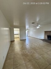 2038 E Vassar Ave in Visalia, CA - Building Photo - Building Photo