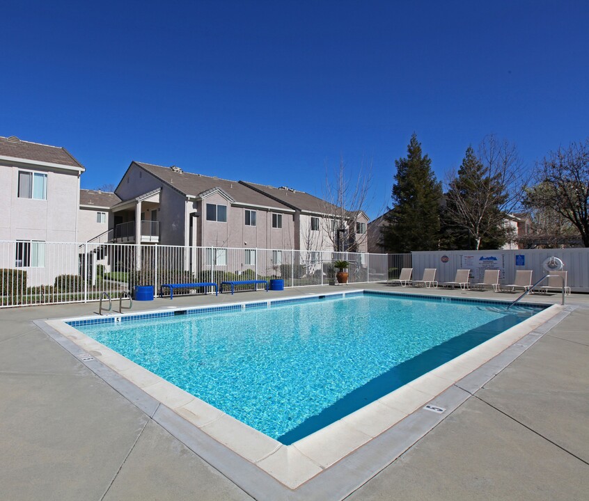 Glacier Point Apartments in Davis, CA - Building Photo